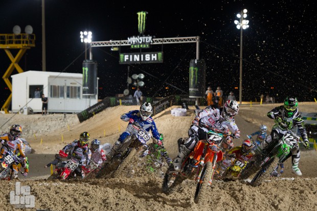 mx2_race1_start_20140301_191025_a275437