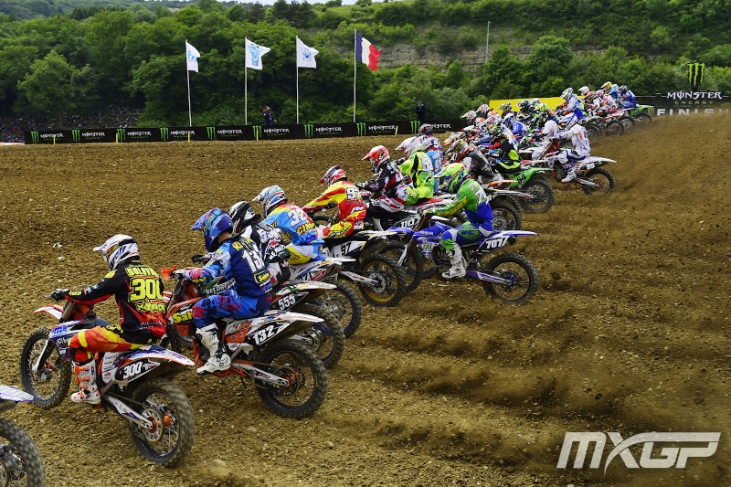 MX2startSat_MXGP_8_F_2015